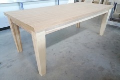 Tavolo in legno massello Frassino